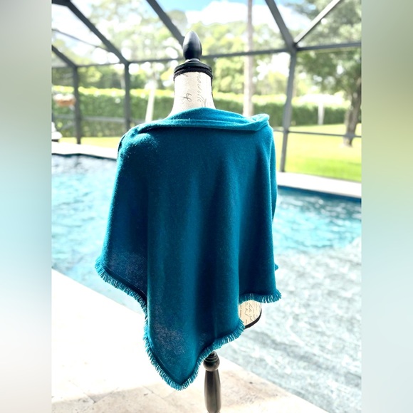 Lilly Pulitzer Harp Cashmere Wrap - Picture 4 of 7